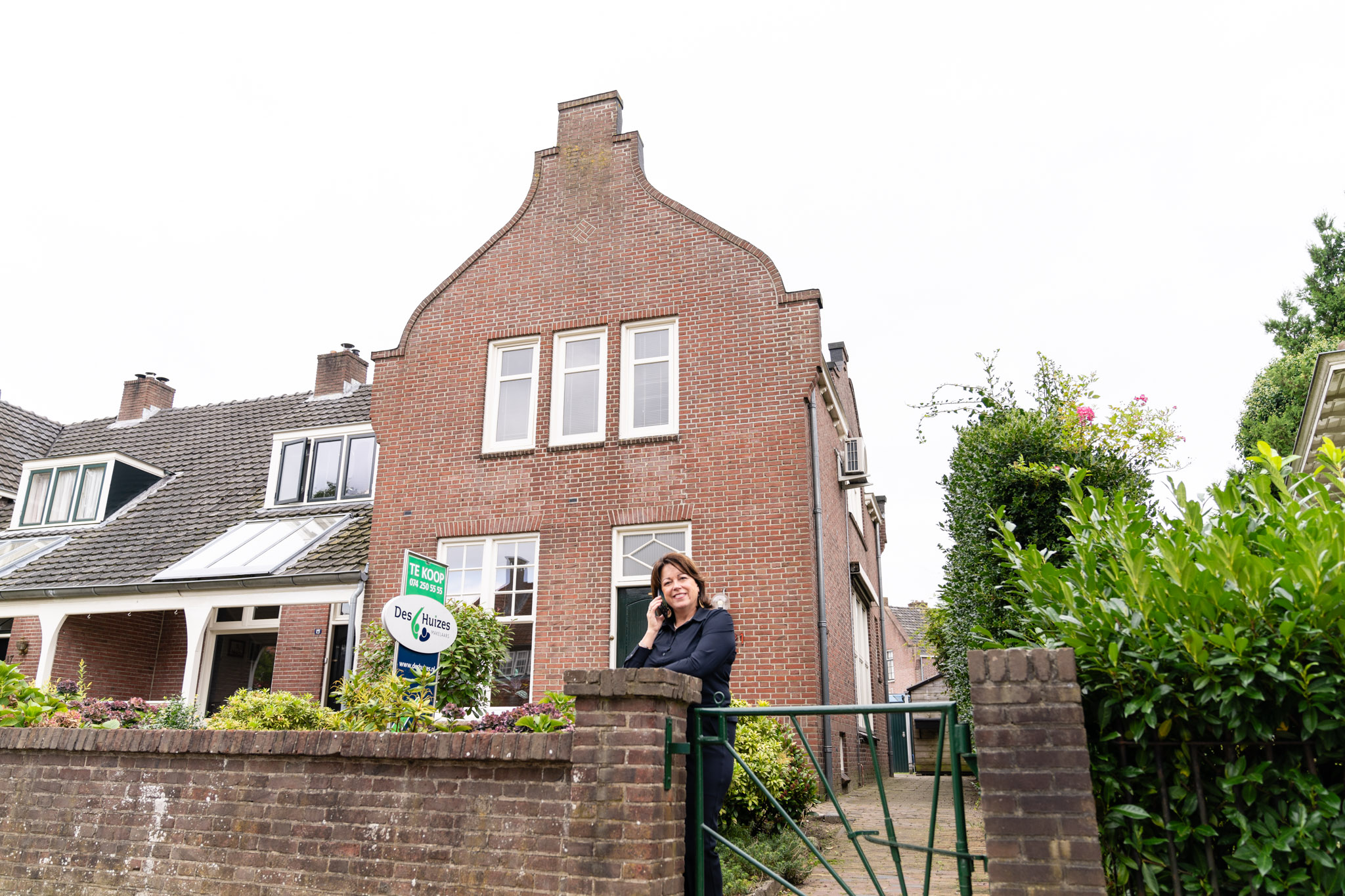 Bedrijfsfotografie van medewerker aan het werk bij een woning in Hengelo