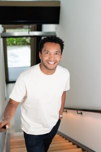 Zakelijk portret van een mannelijke consultant van VICTA op kantoor in Hengelo
